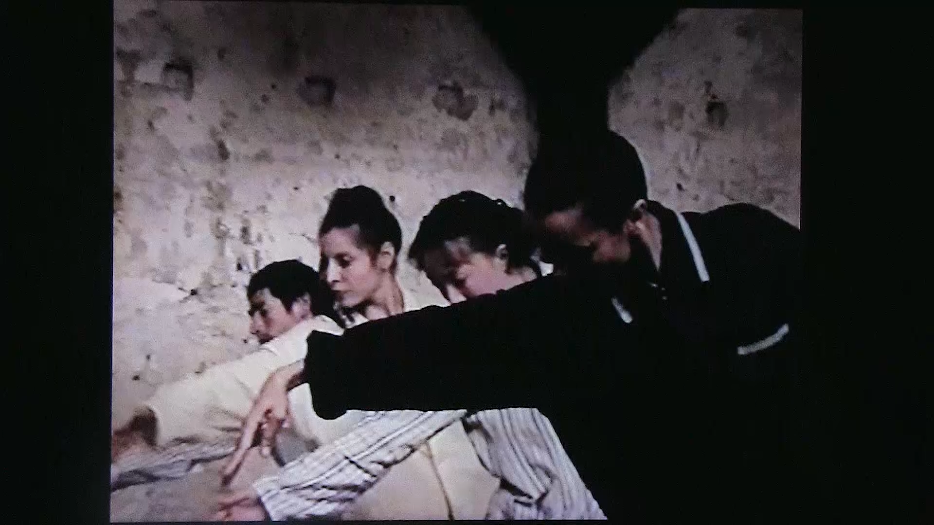 Poulailler/cauchemare. Chor. Marc Joseph SIGAUD Sylvia bongo Milena Gilabert, terry Araujo Kim . Le Regard du cygne