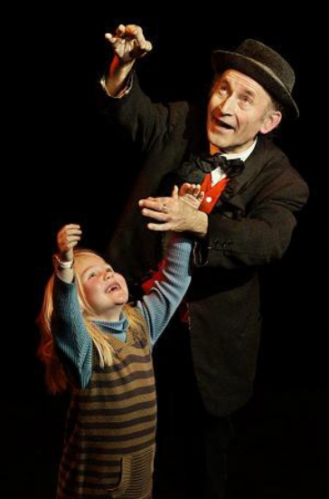 En arrière Toute spectacle pour enfant de Nino Montalto